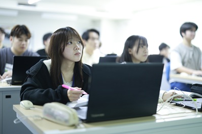 学校法人 電子開発学園九州 KCS北九州情報専門学校 の特長 3