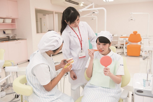東京町田歯科衛生学院専門学校 の特長 1