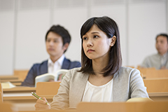 中央大学 法学部[通信教育課程] の特長 1