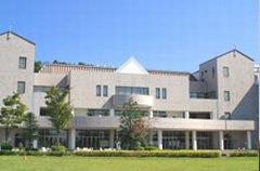 多摩大学