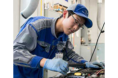 日本理工情報専門学校 インタビュー