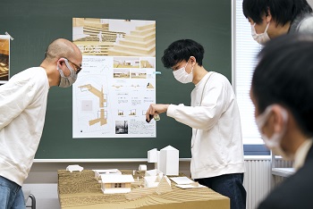 学校法人桑沢学園 専門学校桑沢デザイン研究所 の特長 1